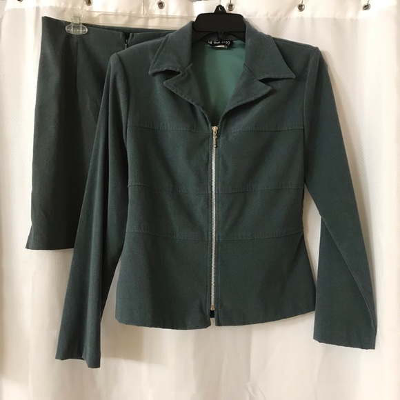 BOSS LADY!! Skirt Set with Long Sleeves Front Zip Top and with Back Zip Skirt - Picture 3 of 8